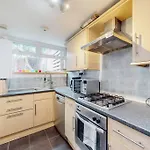Perfectly Located, Classy 2 Bed Flat In Stockwell