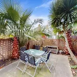 Perfectly Located, Classy 2 Bed Flat In Stockwell