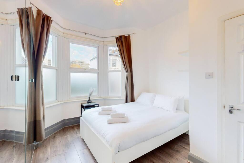 Perfectly Located, Classy 2 Bed Flat In Stockwell