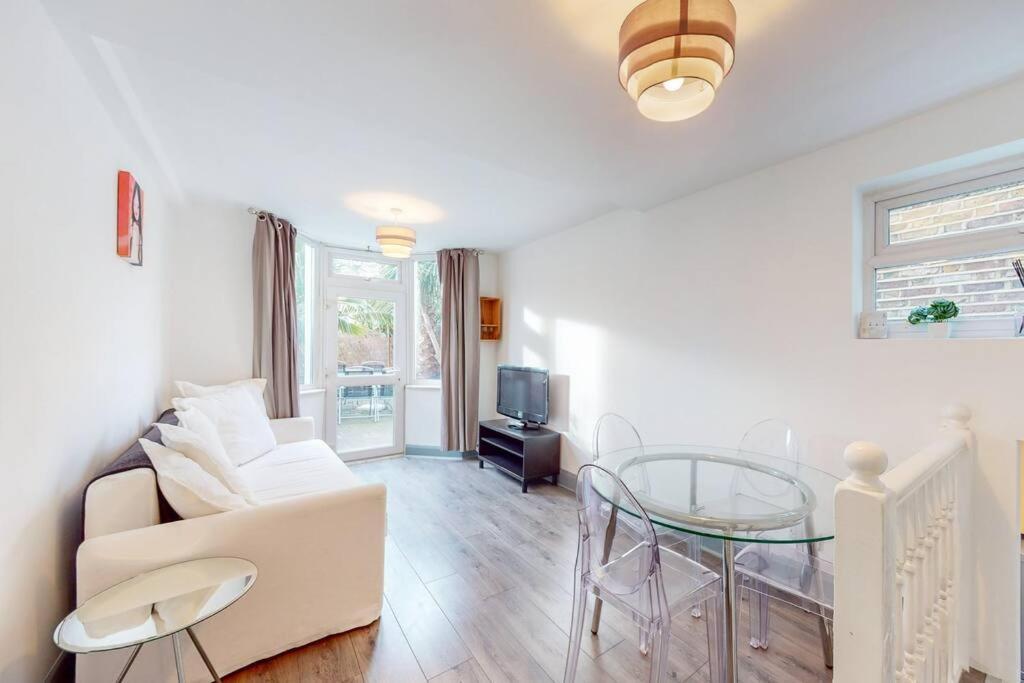 Perfectly Located, Classy 2 Bed Flat In Stockwell Appartamento