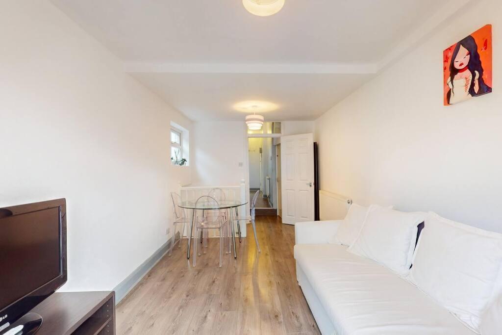 Perfectly Located, Classy 2 Bed Flat In Stockwell *